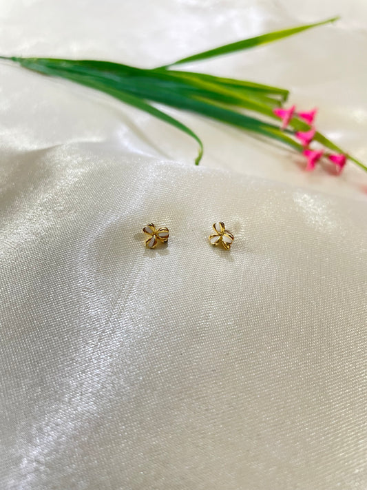 White and Golden flower ear studs