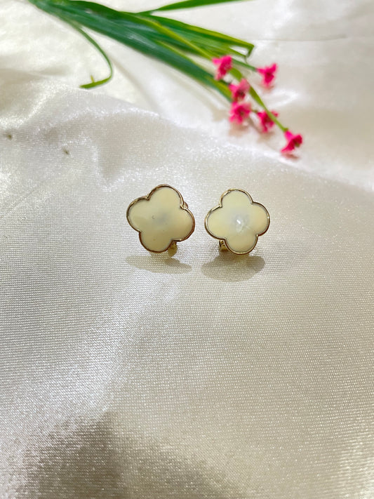 White and Golden flower ear studs